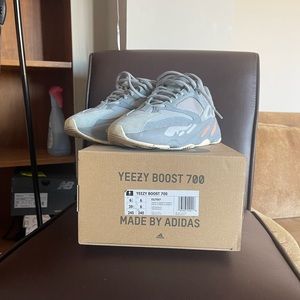 Yeezy Inertia 700 6.5us